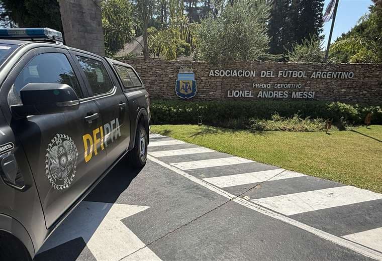 Allanan sedes de la Asociación de Fútbol Argentina. AFP