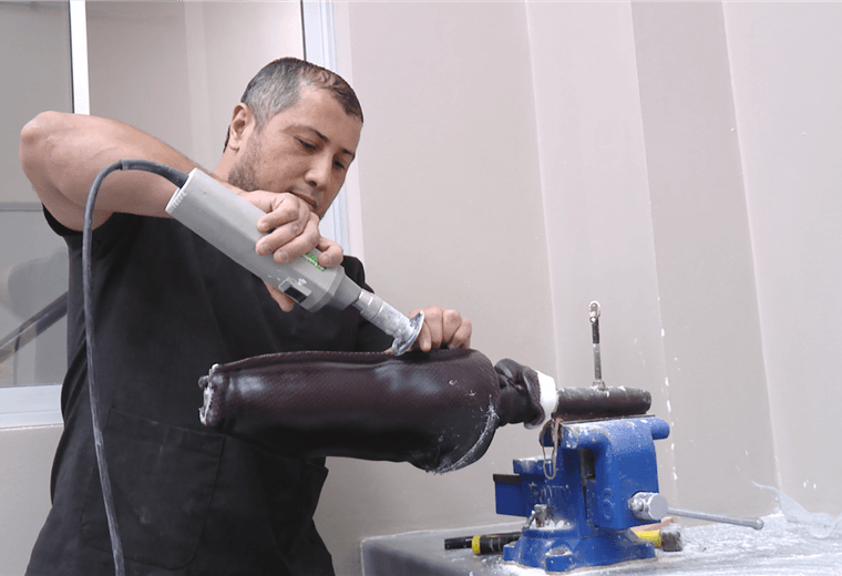 Fabricación de una prótesis en la CCSS