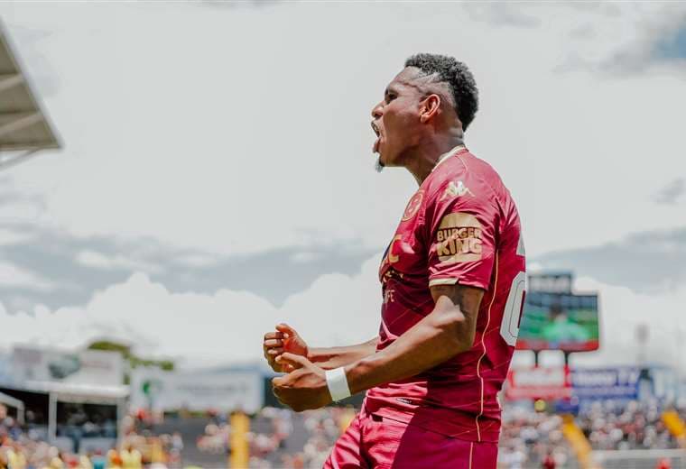 Orlando Sinclair, Saprissa. Crédito: @momentamotion