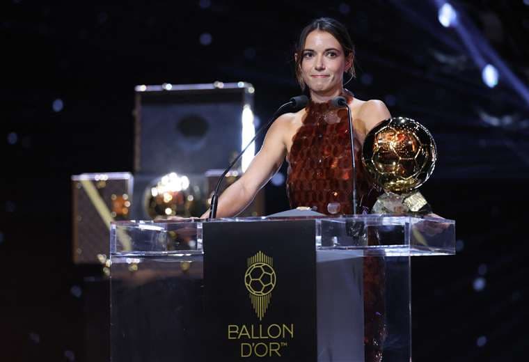 Aitana Bonmatí logró su tercer Balón de Oro consecutivo/AFP