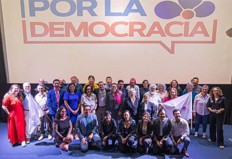 Exdiputados y exjerarcas del PAC dan adhesión a Ariel Robles