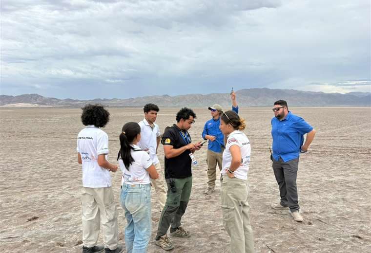 Equipo tico gana competencia internacional de cohetería