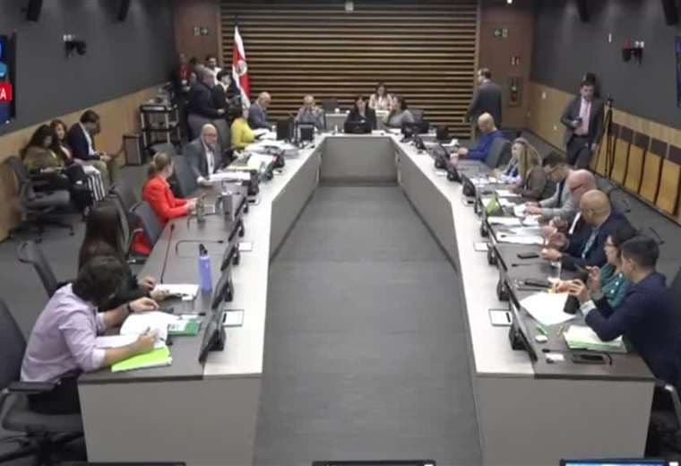 Oficialismo rechaza investigar posibles nexos del caso "Éxodo" con oro de Crucitas