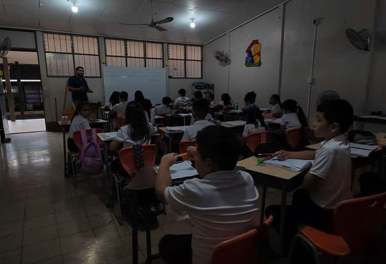 Escuela Linda Vista de Montes de Oro trabaja a oscuras/Cortesía