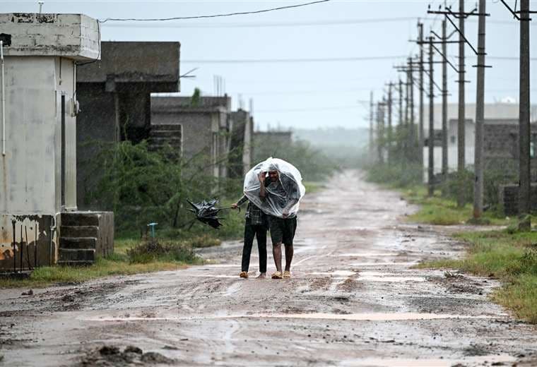 India ordena miles de evacuaciones por paso del ciclón Arnab/AFP