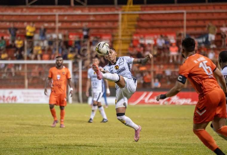 Liberia se mete en la lucha con victoria clave en Puntarenas
