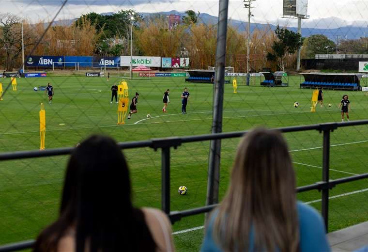 Selección Femenina compartió con fanáticos en el Proyecto Gol