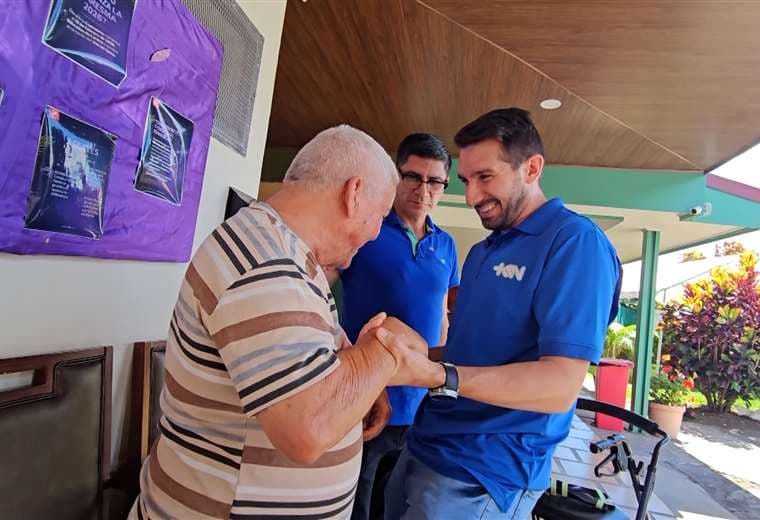 El oficio que Juank Zumbado nunca había intentado y que un hogar de ancianos en Grecia le enseñó