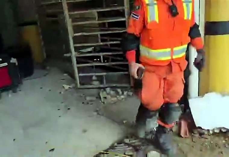 Video: Evacúan de emergencia a rescatistas que tratan de sacar a Hernán en Venezuela