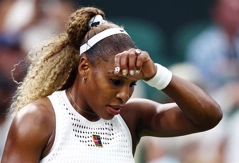 Serena Williams se retira de los dobles de Wimbledon por su lesión de rodilla