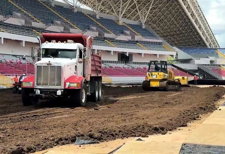 Así transforman la cancha del Estadio Nacional en redondel para Extreme American Rodeo