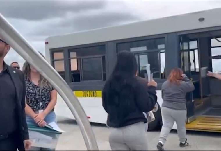 Costa Rica recibe otro vuelo con migrantes procedentes de Estados Unidos