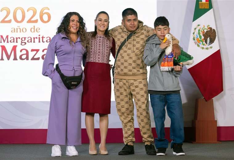 El ave fue nombrada embajador de la FIFA en México. AFP