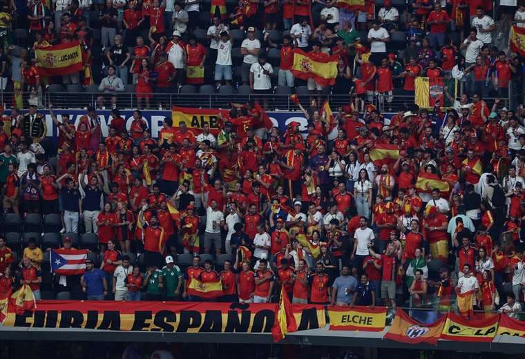 Afición de España celebra pase a la final del Mundial. AFP