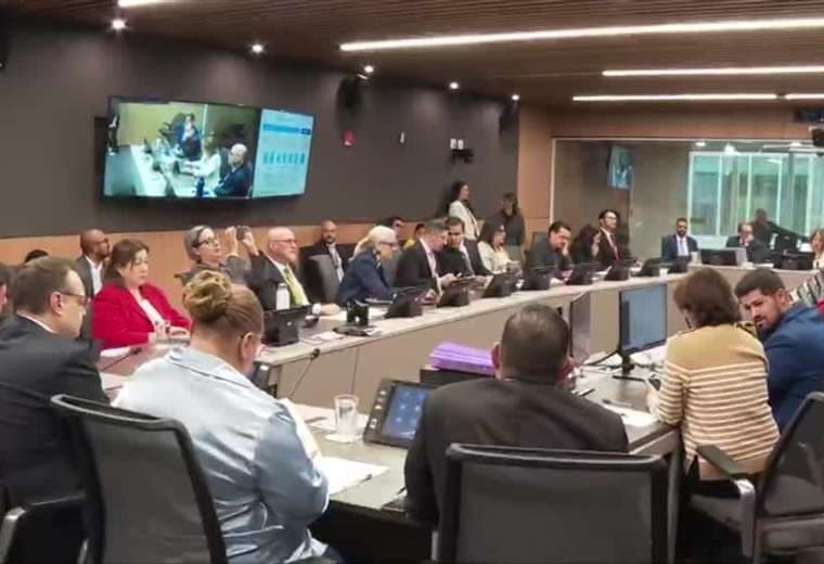 Patricia Solano y Nogui Acosta protagonizan fuerte enfrentamiento por presupuesto del Poder Judicial