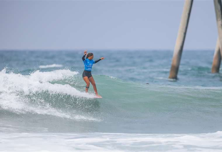Surfista Lia Díaz/Prensa Fedesurf CR