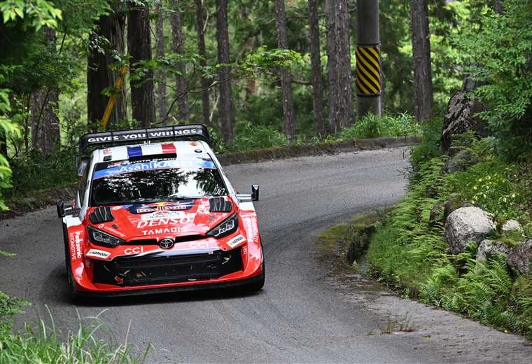 Sebastien Ogier y Vincent Landais en Japón. AFP