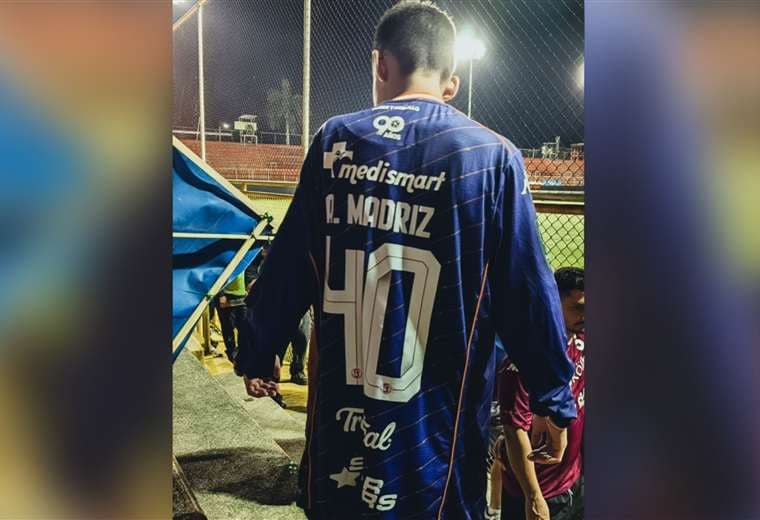 Camiseta de Abraham Madriz que se dejó Derek/@monstruolocura
