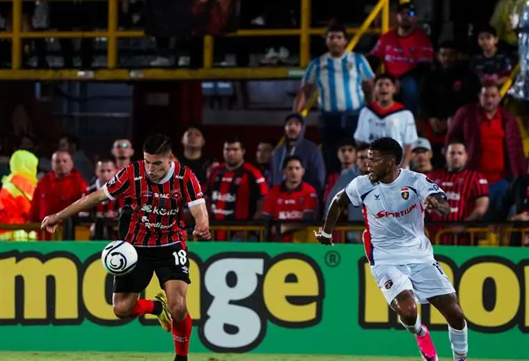 Alajuelense-Plaza Amador. Juan Quirós