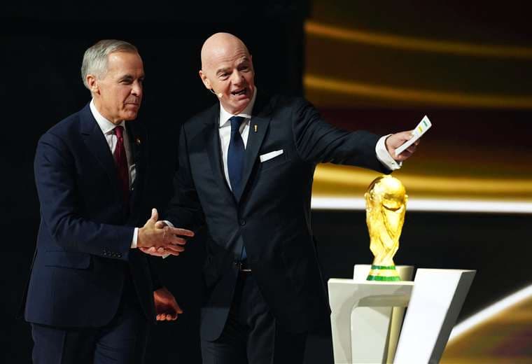 Gianni Infantino y el primer ministro de Canadá, Mark Carney/AFP