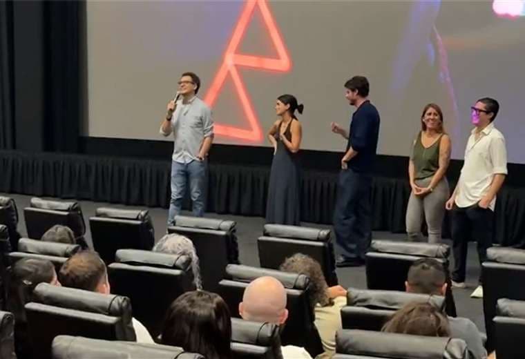 'Abril' gana premio y llena tres salas de cine en Nueva York