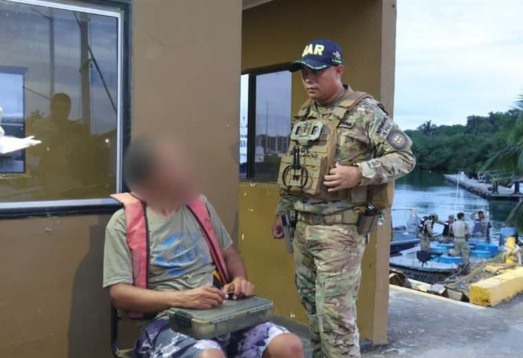 Rescatan con vida a tres costarricenses desaparecidos en el Caribe panameño.