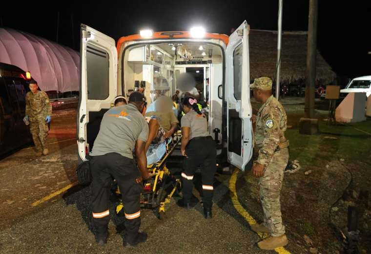 Rescatan con vida a tres costarricenses desaparecidos en el Caribe panameño.