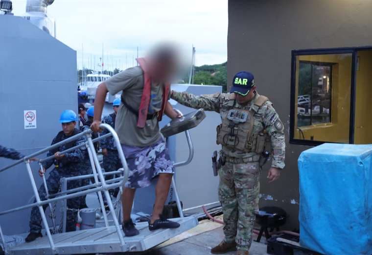 Rescatan con vida a tres costarricenses desaparecidos en el Caribe panameño.