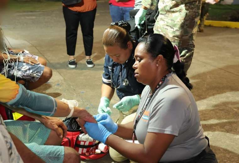 Rescatan con vida a tres costarricenses desaparecidos en el Caribe panameño.