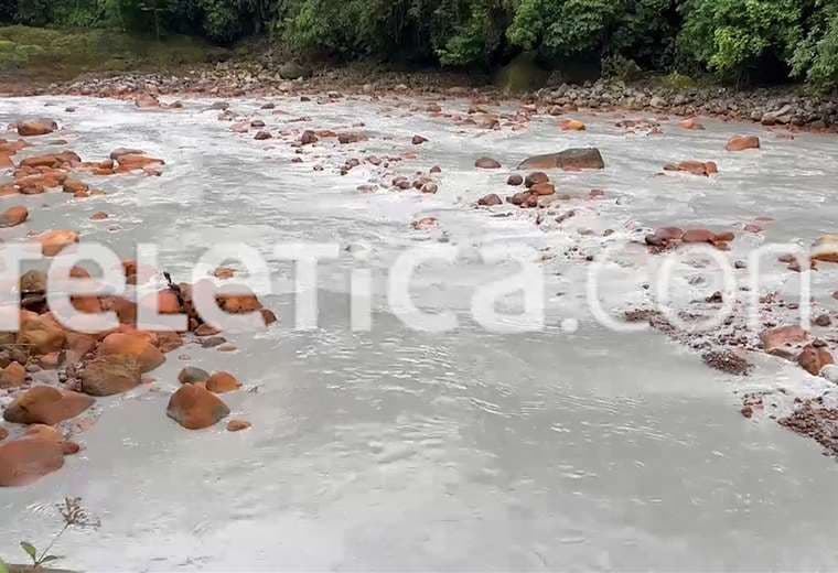 Carlos From Rio Video: Vecino graba río lleno de ceniza en San Carlos | Teletica